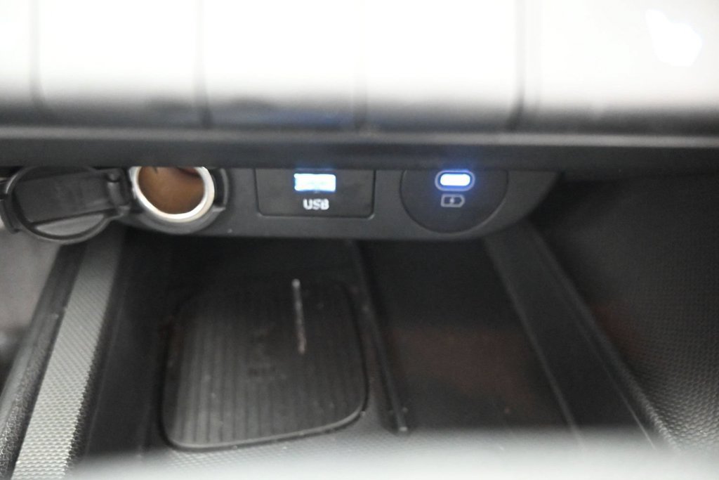 Used 2025 Hyundai Elantra Limited w/ Cargo Package FWD image 32