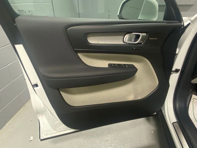 Used 2024 Volvo XC40 B5 Ultimate w/ Climate Package AWD/4WD image 5