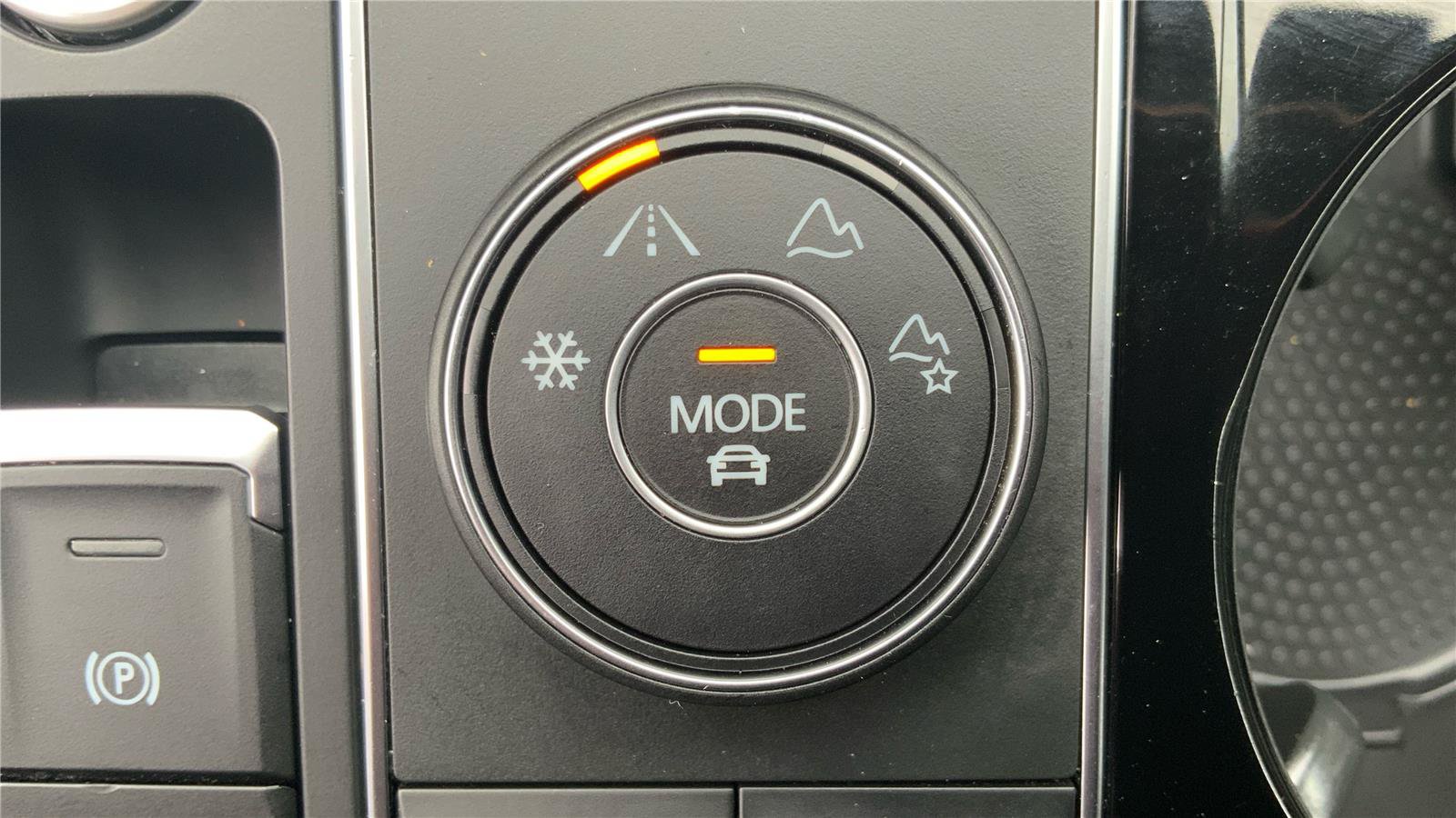 Used 2023 Volkswagen Atlas Cross Sport SEL AWD/4WD image 38
