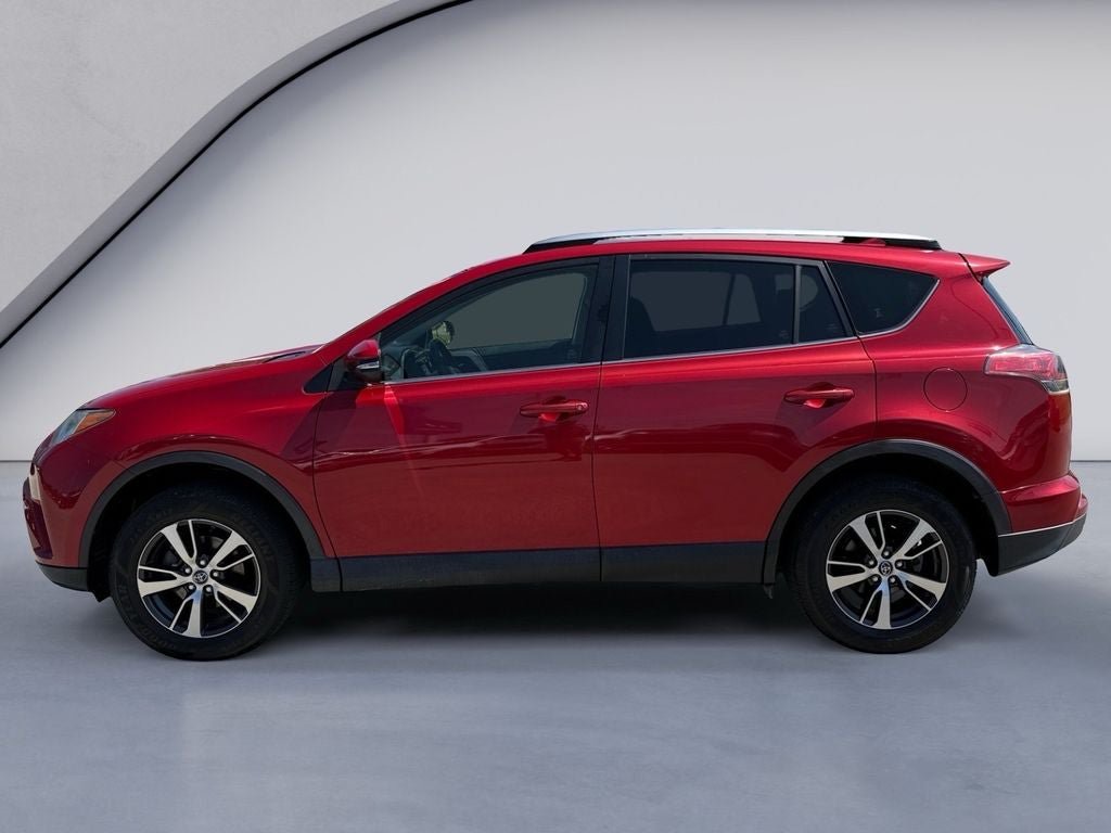 Used 2017 Toyota RAV4 XLE FWD image 2