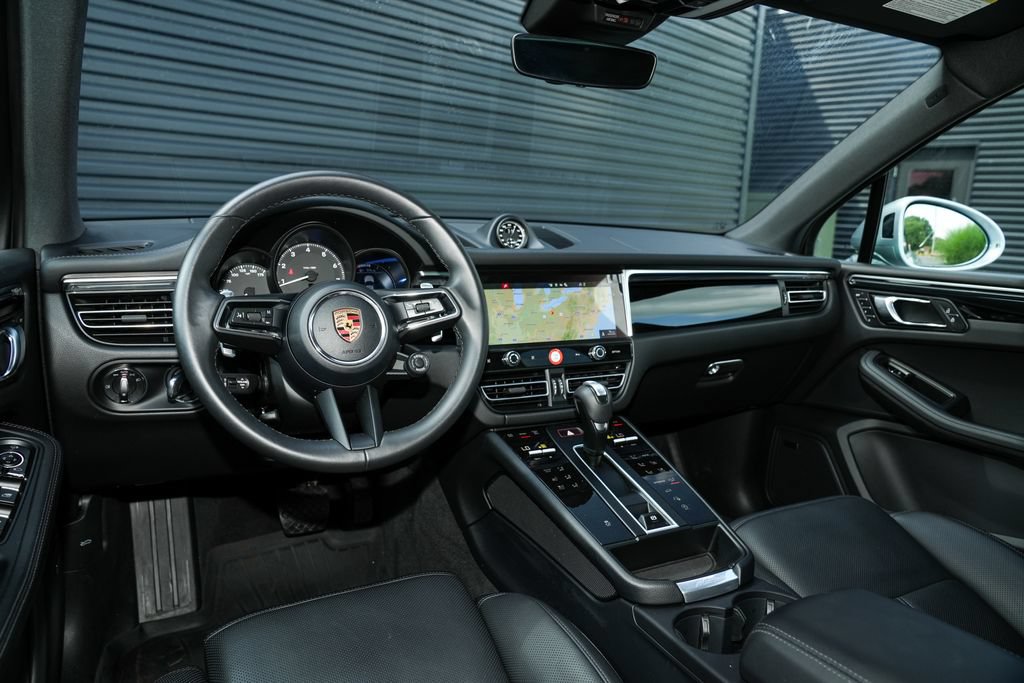 Certified 2026 Porsche Macan AWD/4WD image 29