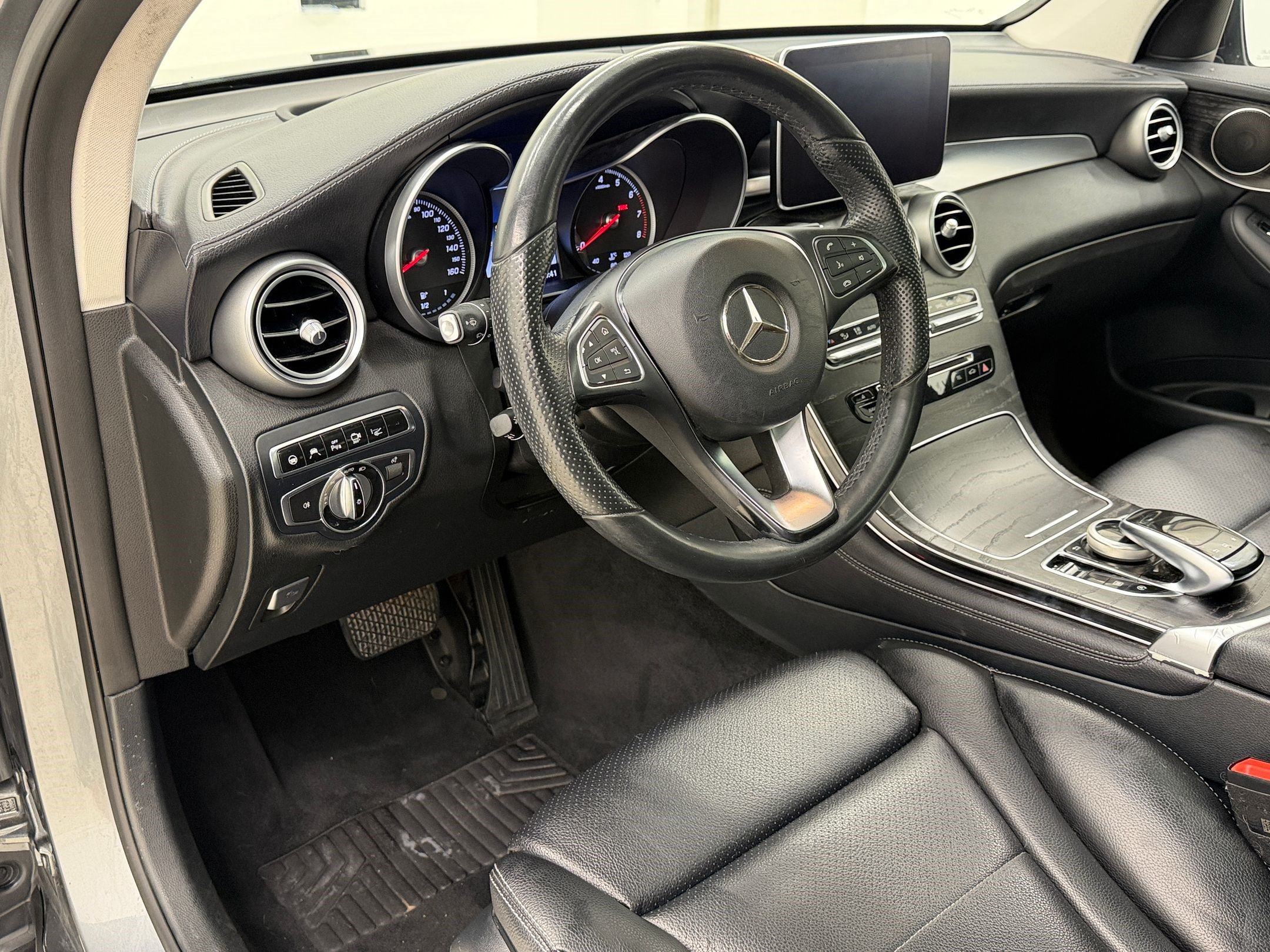 Used 2016 Mercedes-Benz GLC 300 4MATIC image 4