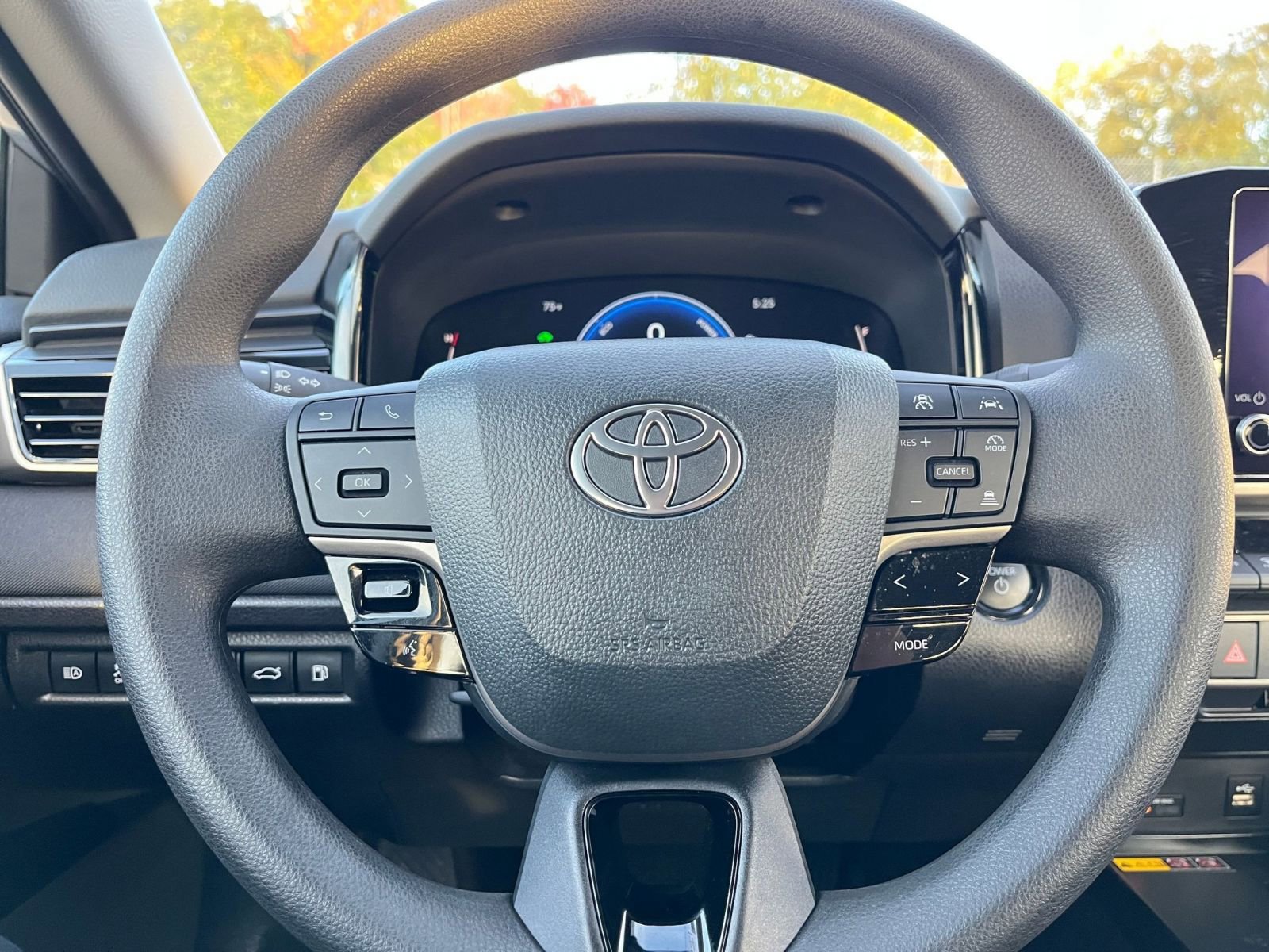 Used 2025 Toyota Camry LE image 27