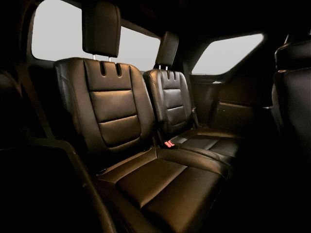 Used 2018 Ford Explorer XLT w/ Equipment Group 202A AWD/4WD image 28
