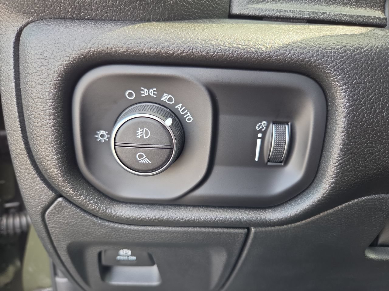 New 2026 RAM 1500 Express AWD/4WD image 30