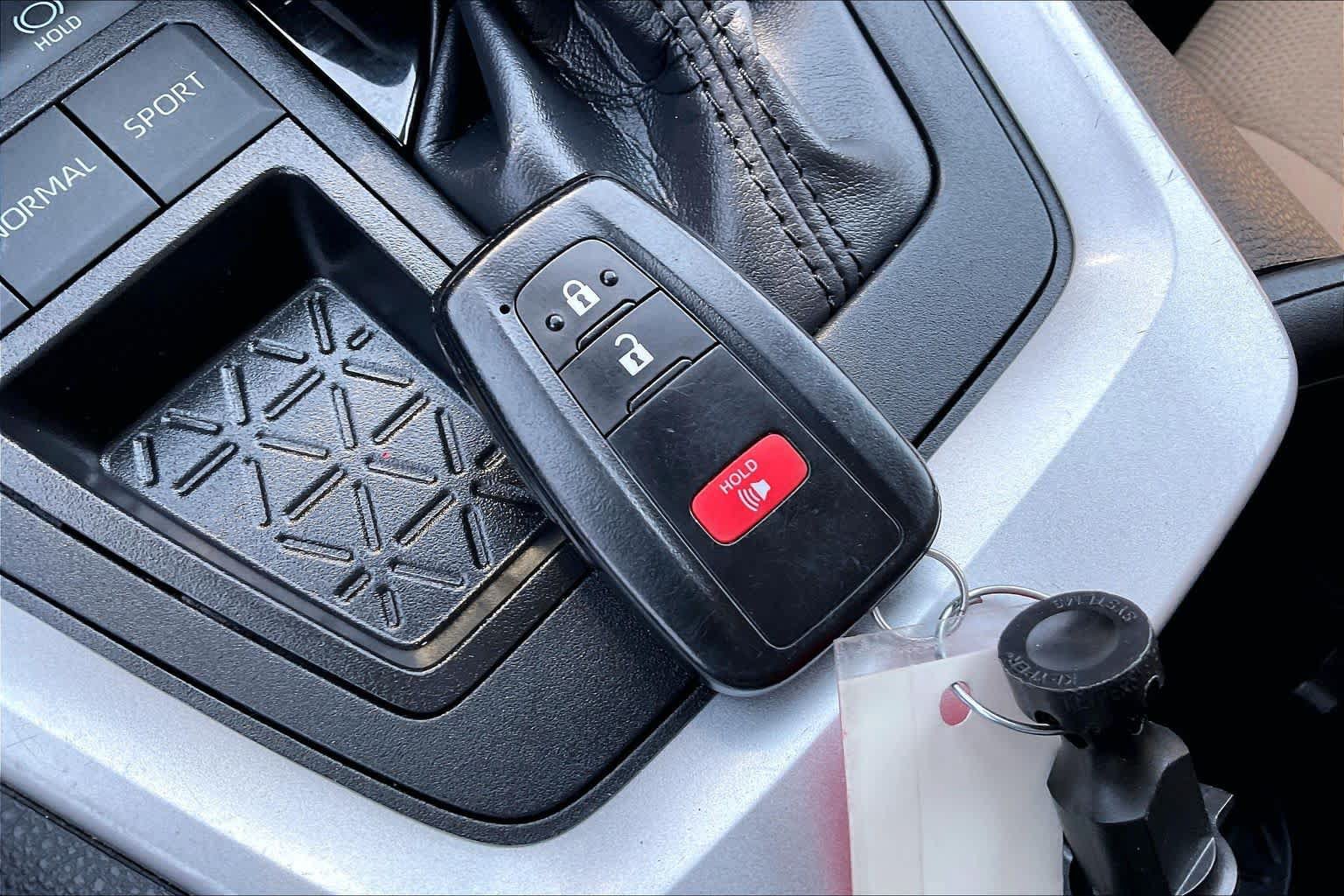 Used 2025 Toyota RAV4 XLE FWD image 13