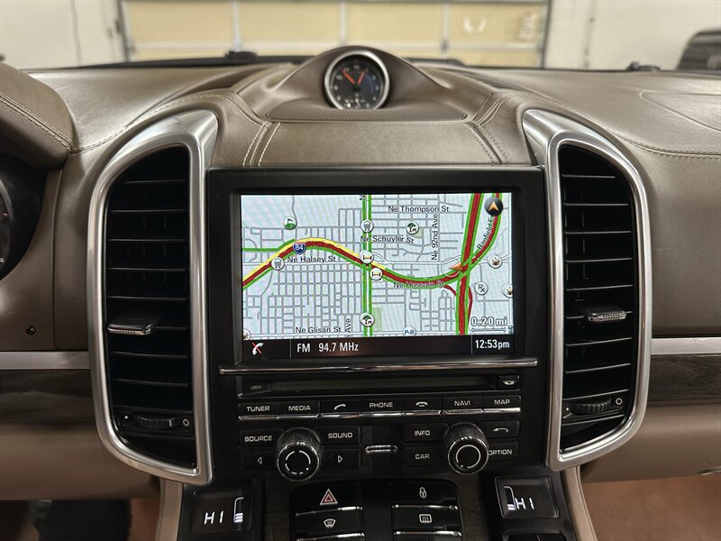 Used 2013 Porsche Cayenne Diesel AWD/4WD image 21