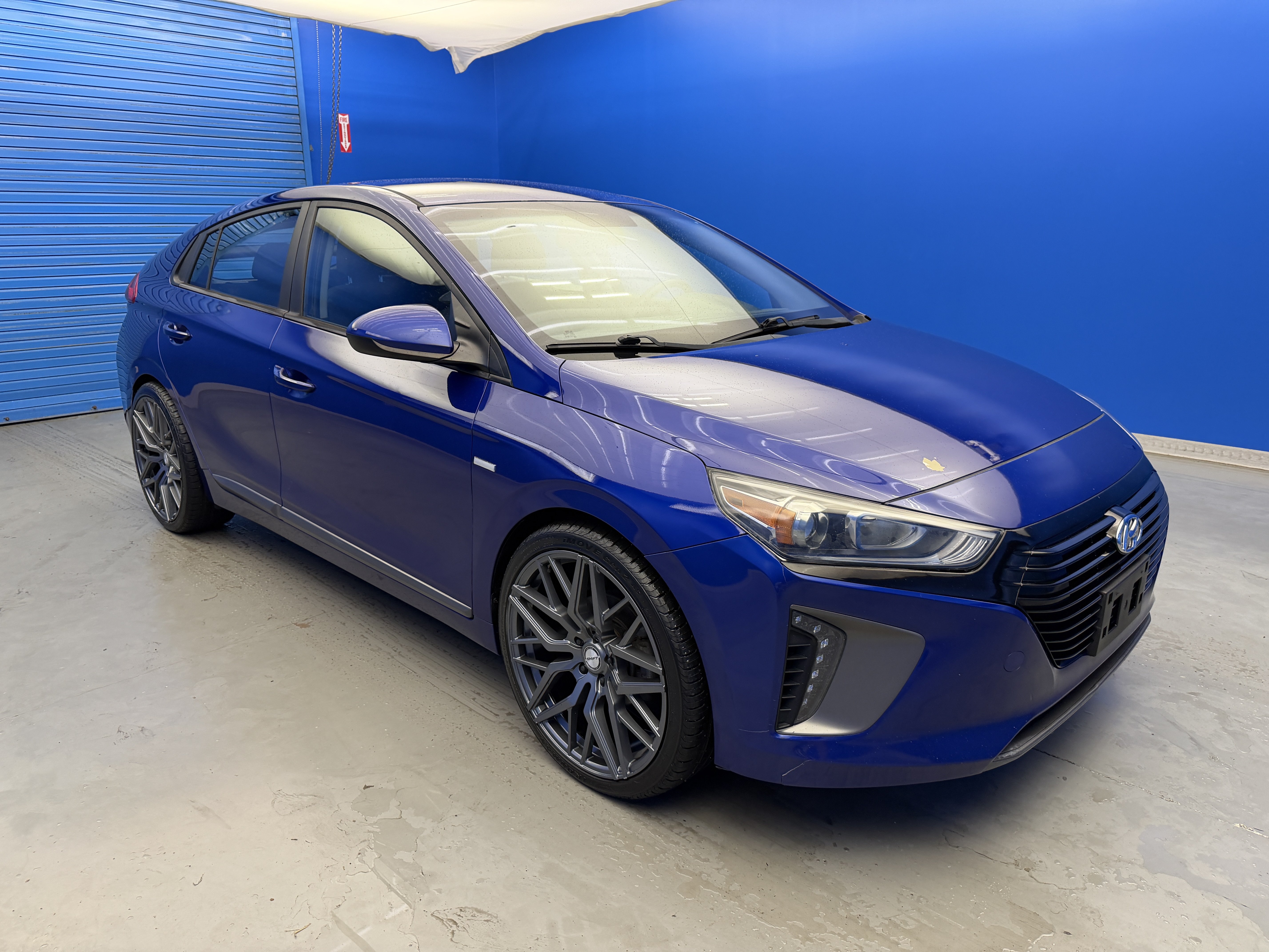Used 2019 Hyundai Ioniq Plug-In Hybrid FWD image 2