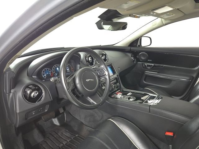 Used 2018 Jaguar XJ R-Sport AWD/4WD image 16
