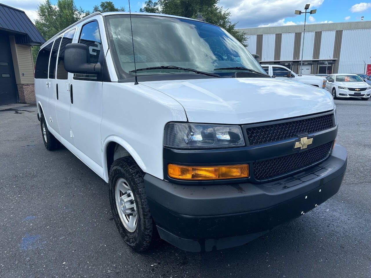 Used 2021 Chevrolet Express 3500 LS RWD image 3