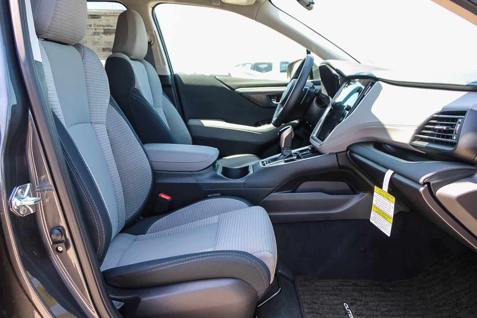 Used 2025 Subaru Outback Premium AWD/4WD image 16