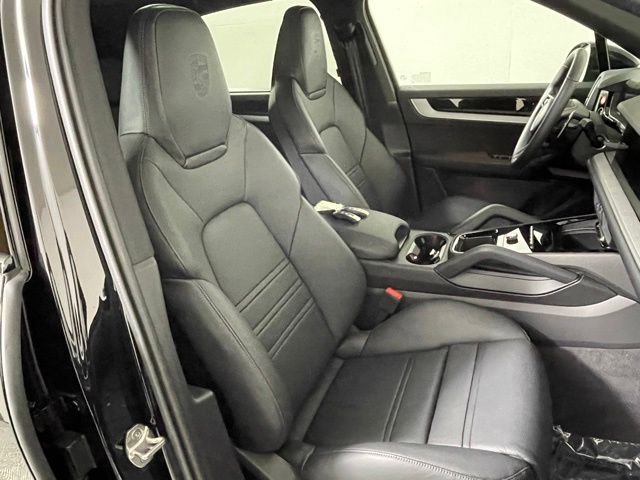 Used 2025 Porsche Cayenne image 26
