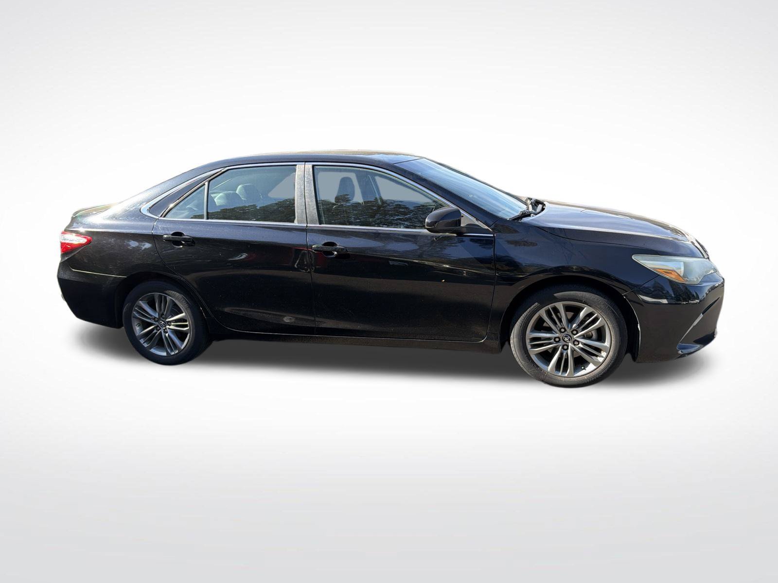 Used 2015 Toyota Camry SE FWD image 2