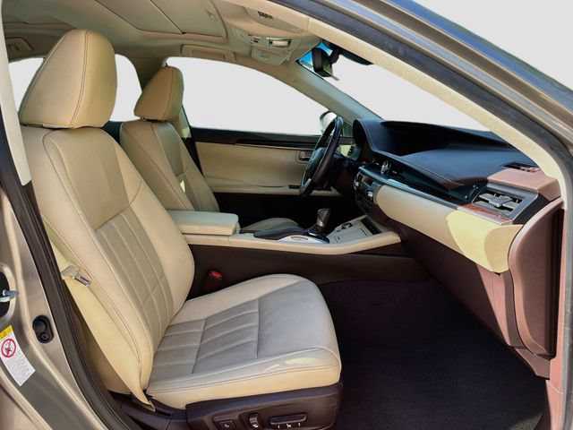 Used 2017 Lexus ES 350 w/ Ultra Luxury Package FWD image 15
