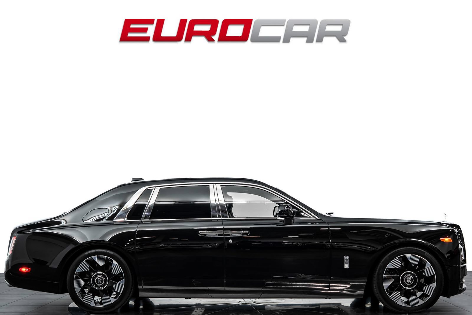 Used 2024 Rolls-Royce Phantom Sedan w/ The Phantom Package RWD image 7