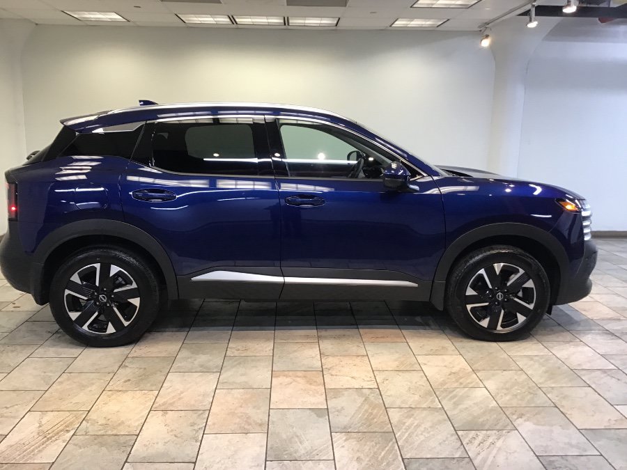 Used 2025 Nissan Kicks SR AWD/4WD image 6