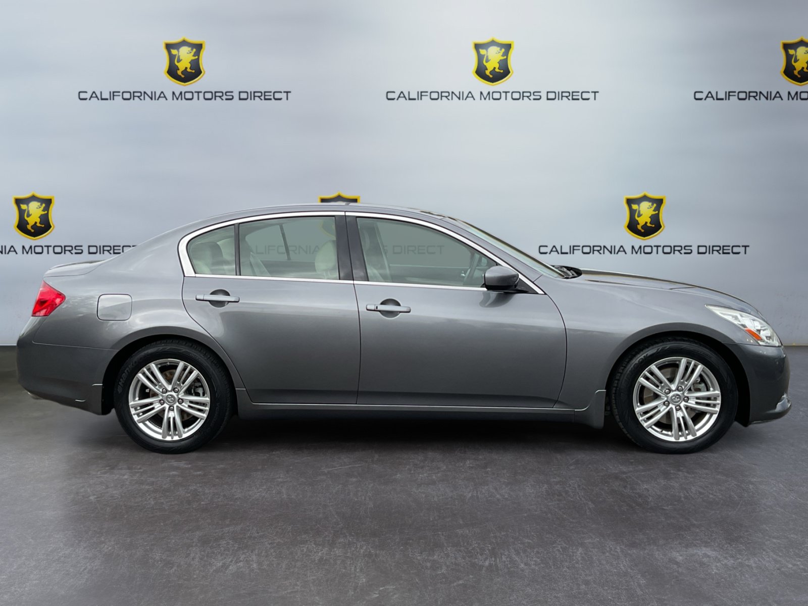 Used 2013 INFINITI G37 Journey RWD image 4