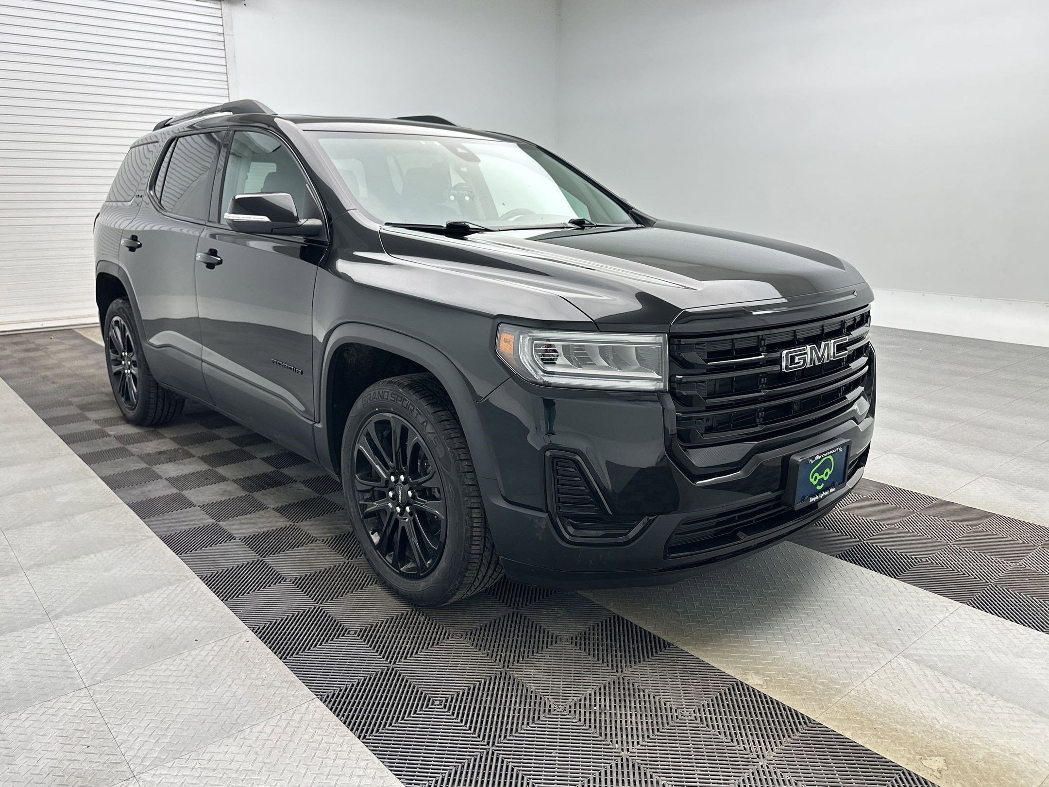 Certified 2023 GMC Acadia SLE w/ Driver Convenience Package image 7