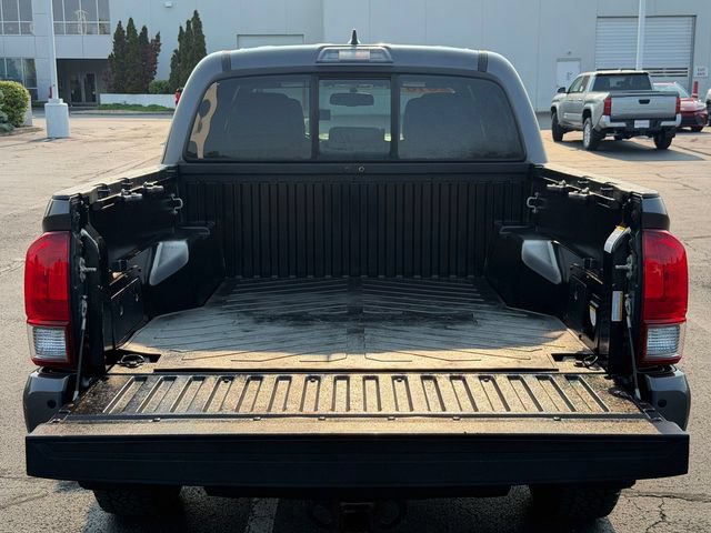 Used 2016 Toyota Tacoma TRD Sport AWD/4WD image 16