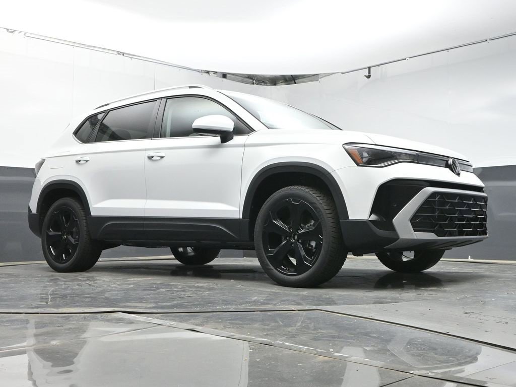 Used 2025 Volkswagen Taos SEL image 40