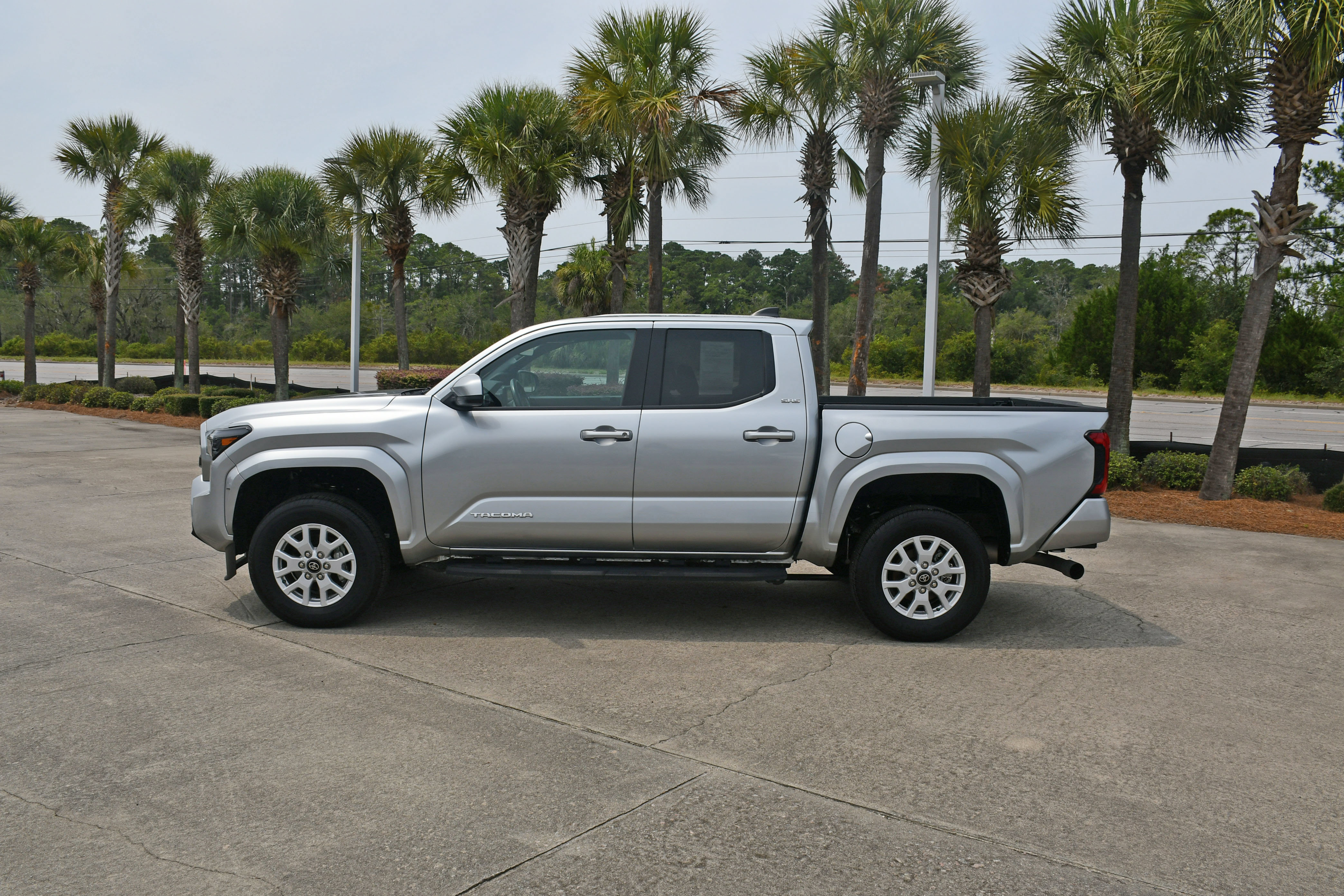 Certified 2024 Toyota Tacoma SR5 w/ SR5 Upgrade Package AWD/4WD image 5