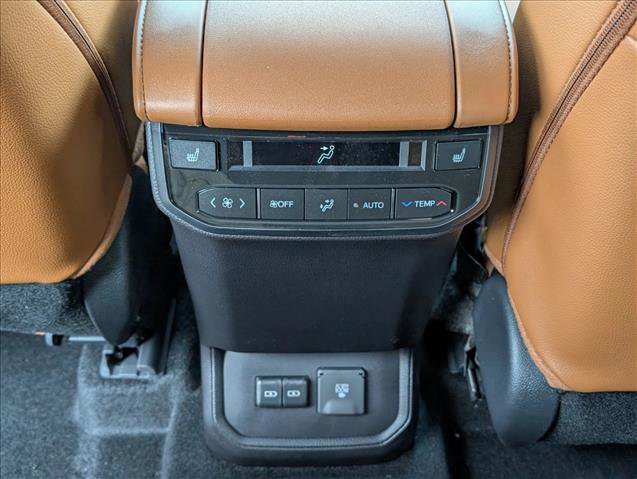 New 2025 Toyota Highlander Platinum image 14