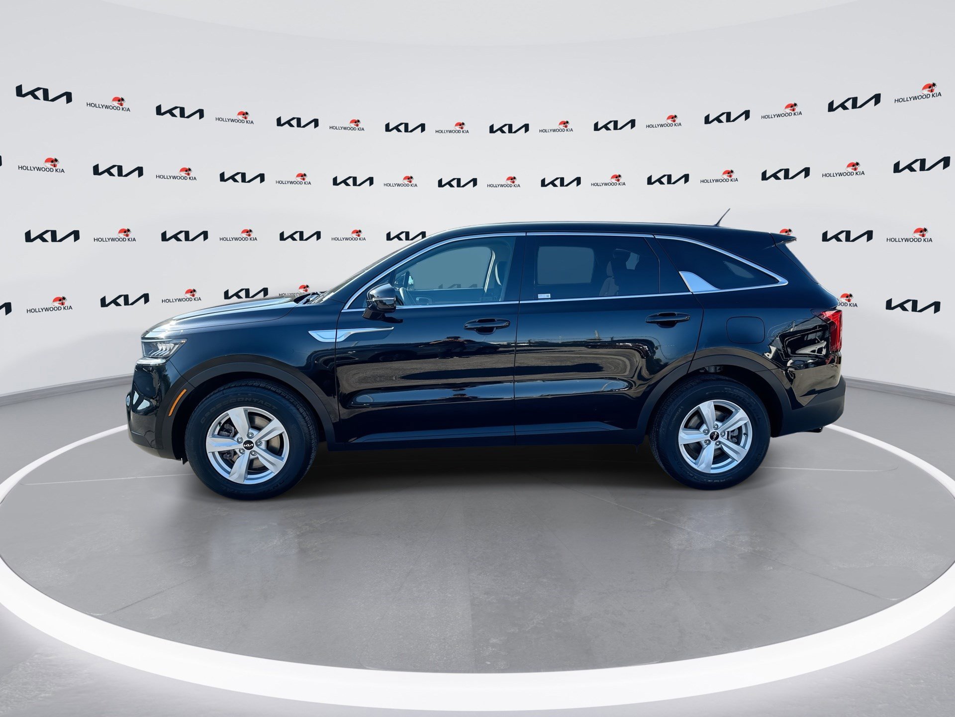Used 2023 Kia Sorento LX image 5