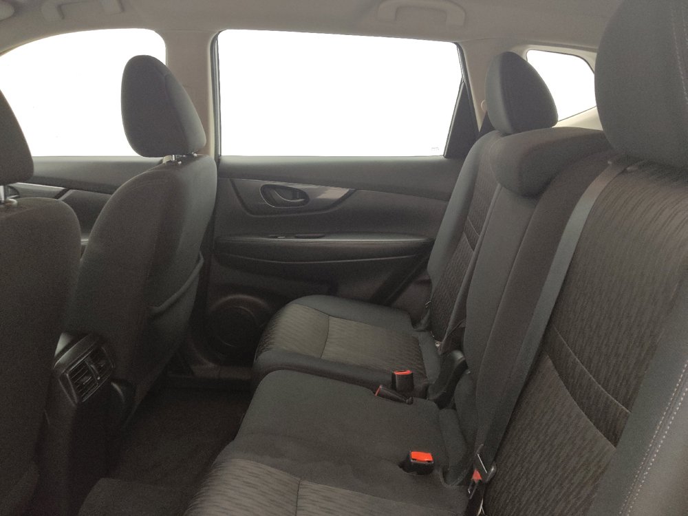 Used 2020 Nissan Rogue S FWD image 18