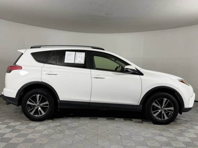 Used 2017 Toyota RAV4 XLE w/ Premium Special Value Package AWD/4WD image 9