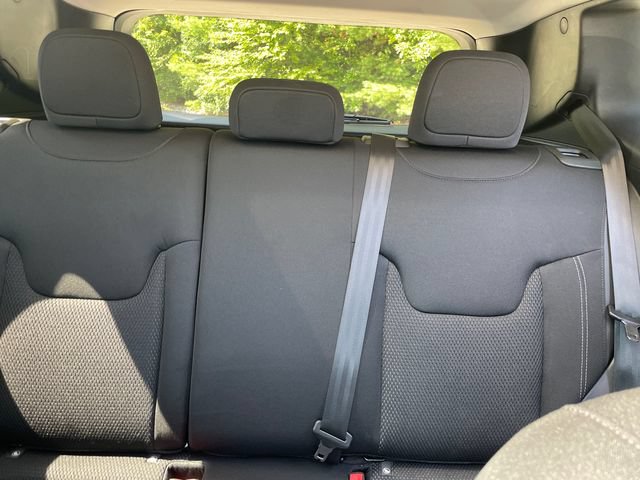 Used 2023 Jeep Renegade Latitude w/ Sun/Sound Group AWD/4WD image 37