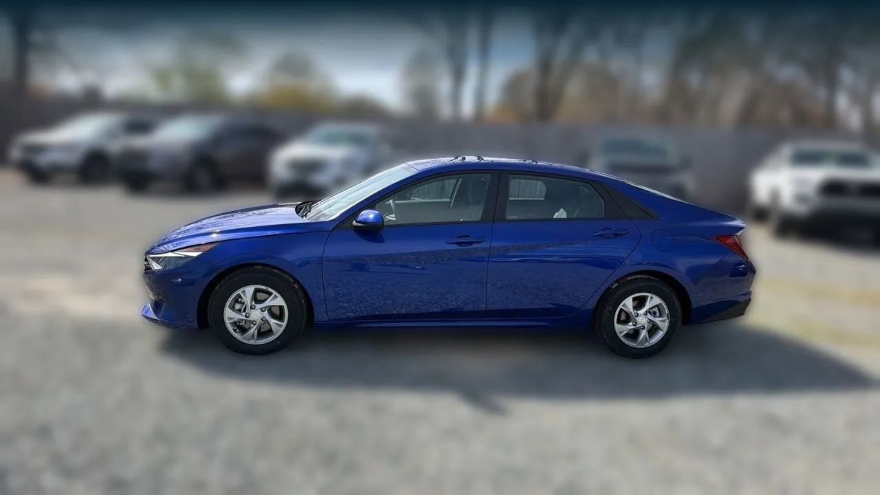 Used 2023 Hyundai Elantra SE FWD image 4