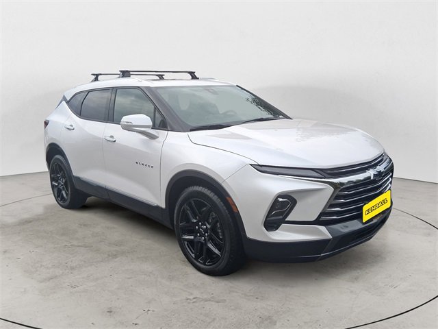 Used 2025 Chevrolet Blazer Premier w/ Driver Confidence II Package image 7