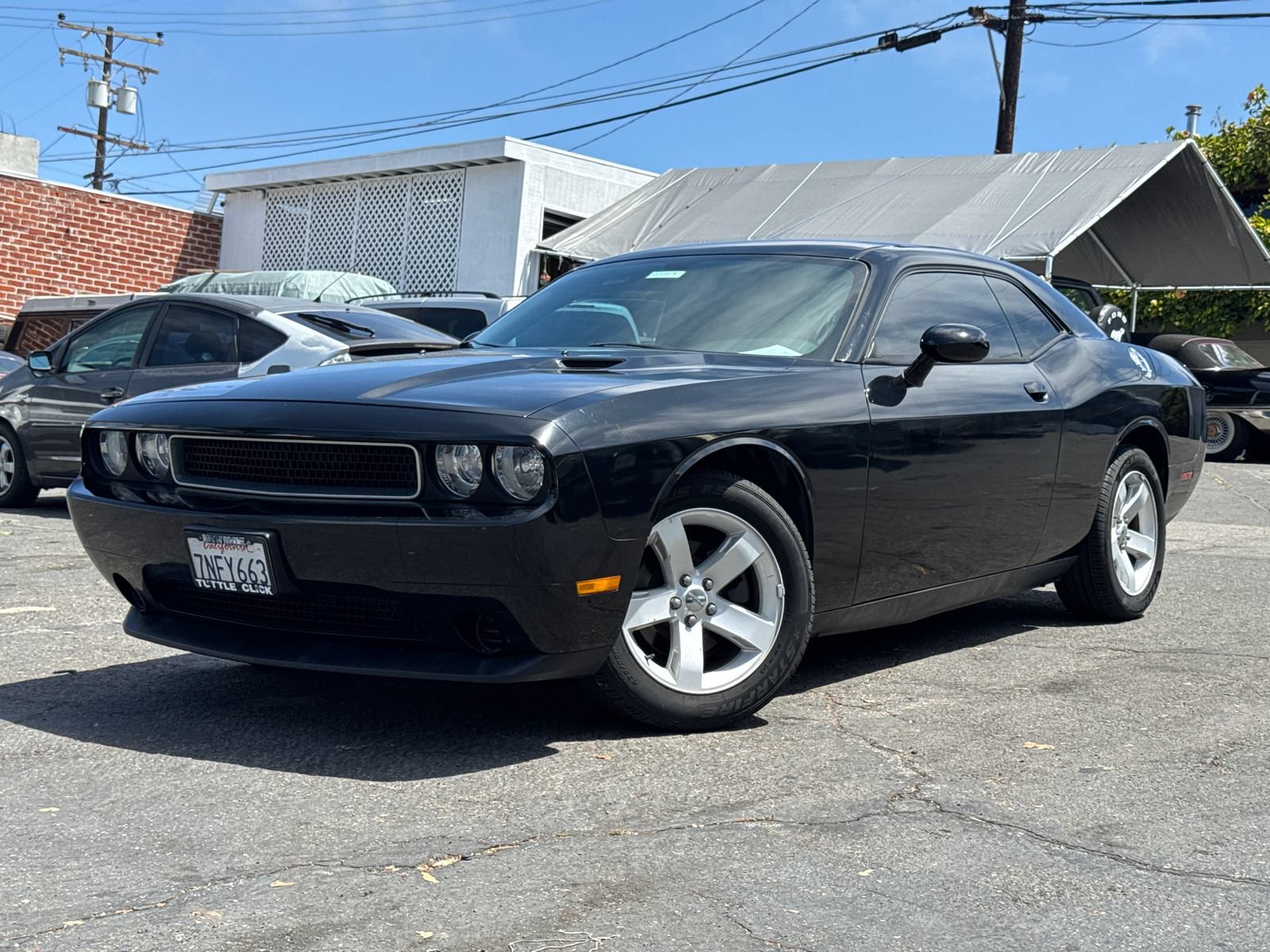 Used 2014 Dodge Challenger SXT RWD image 2