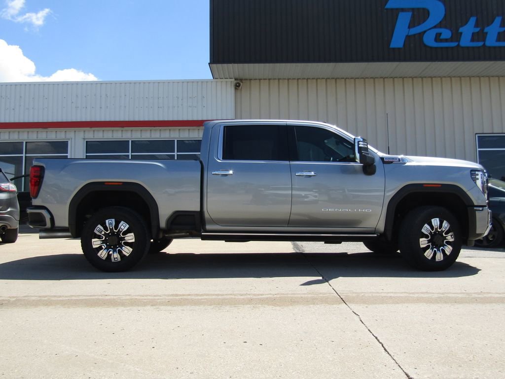 Used 2024 GMC Sierra 2500 Denali w/ Denali Reserve Package AWD/4WD image 2