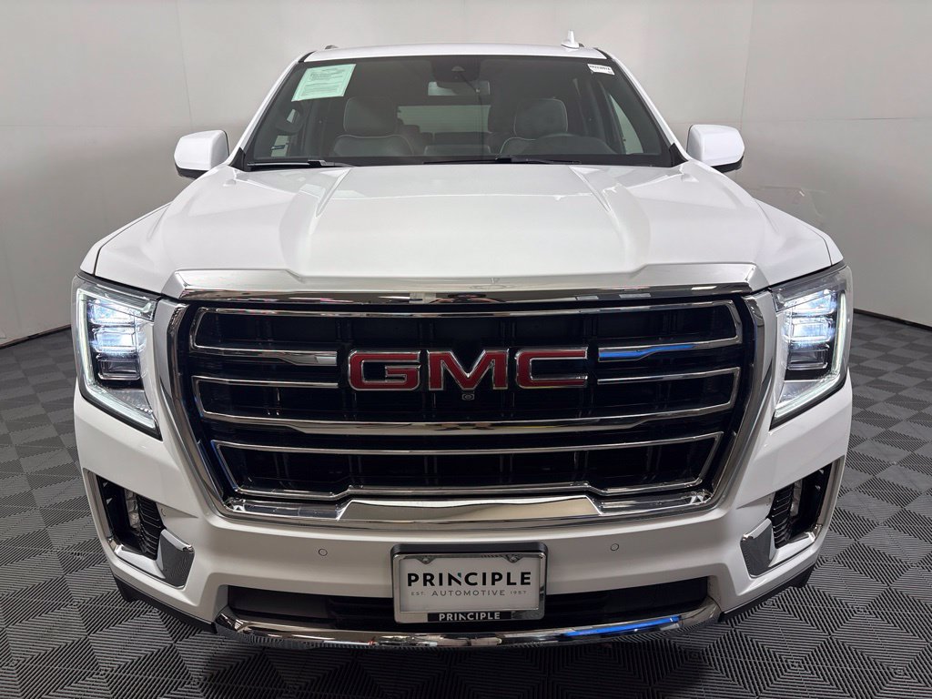 Used 2024 GMC Yukon SLT w/ SLT Luxury Package RWD image 3