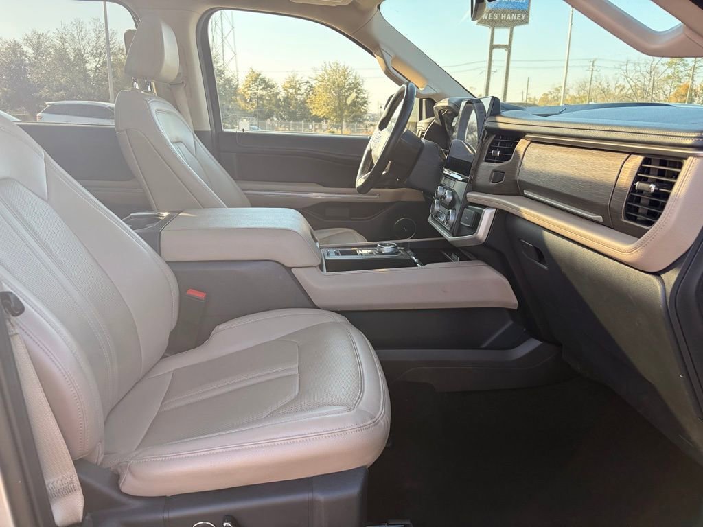 Used 2024 Ford Expedition Limited image 9