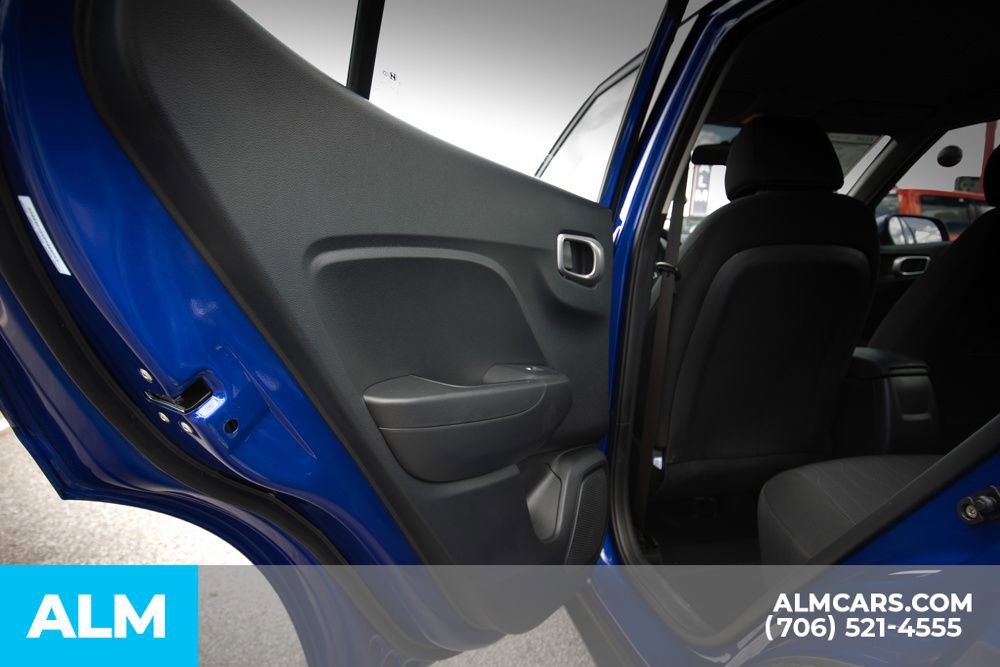 Certified 2025 Hyundai Venue SE image 31