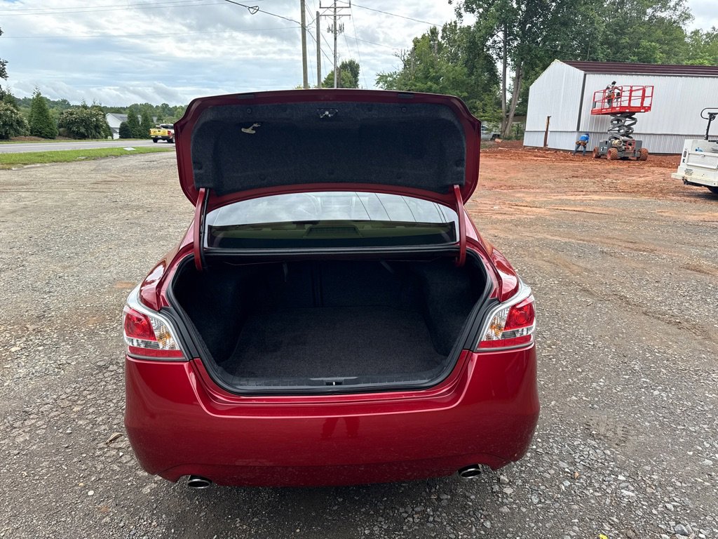 Used 2015 Nissan Altima 2.5 SV image 9
