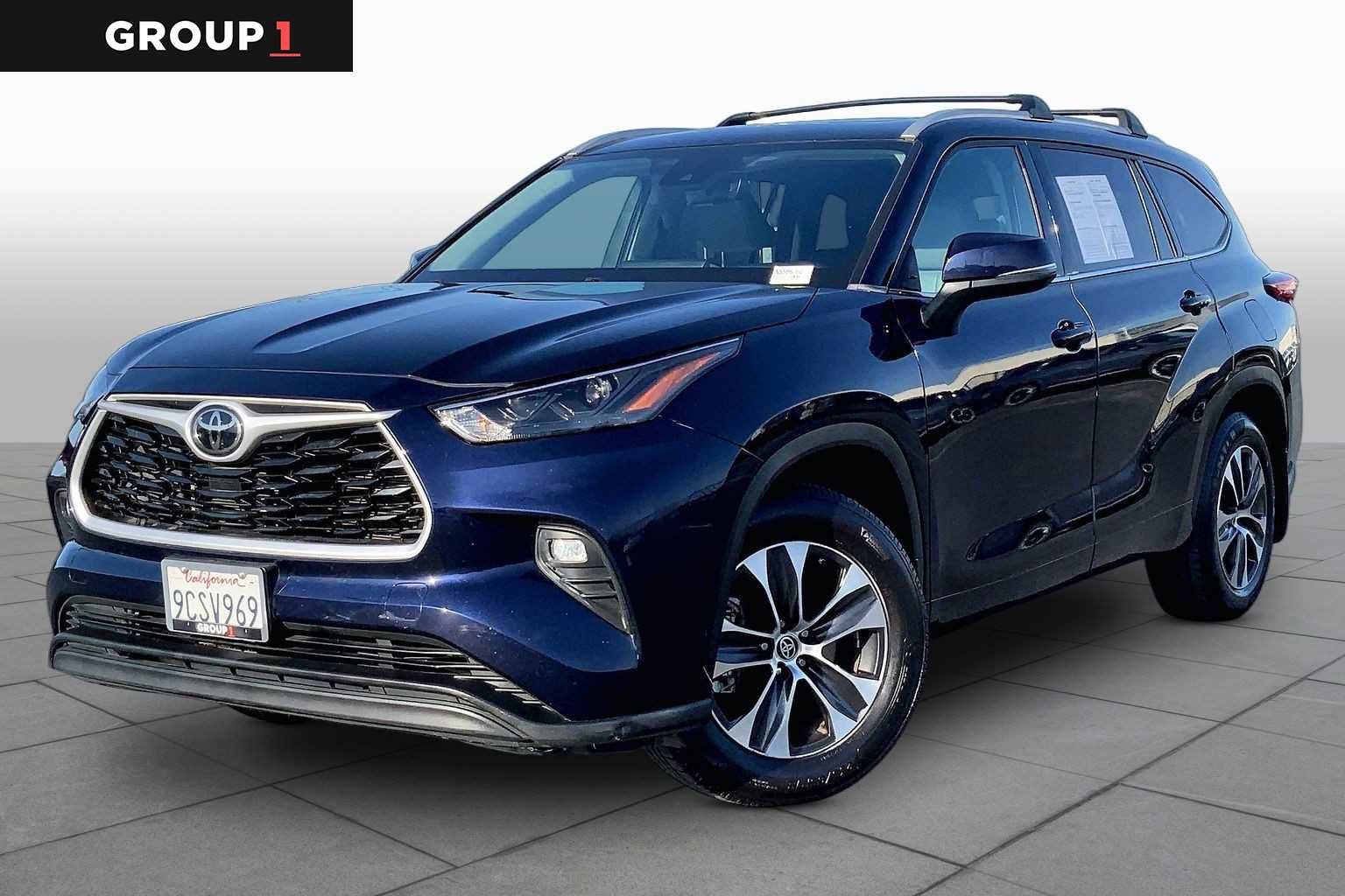 Used 2022 Toyota Highlander XLE AWD/4WD image 1