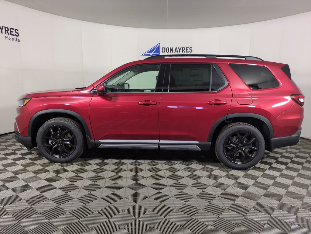 New 2025 Honda Pilot Touring image 2