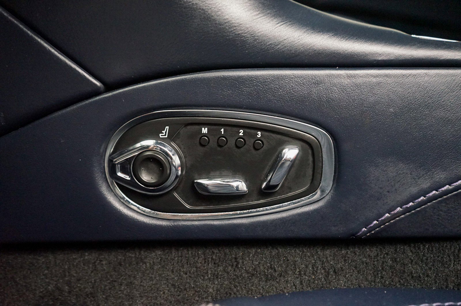Used 2017 Aston Martin DB11 V12 image 30