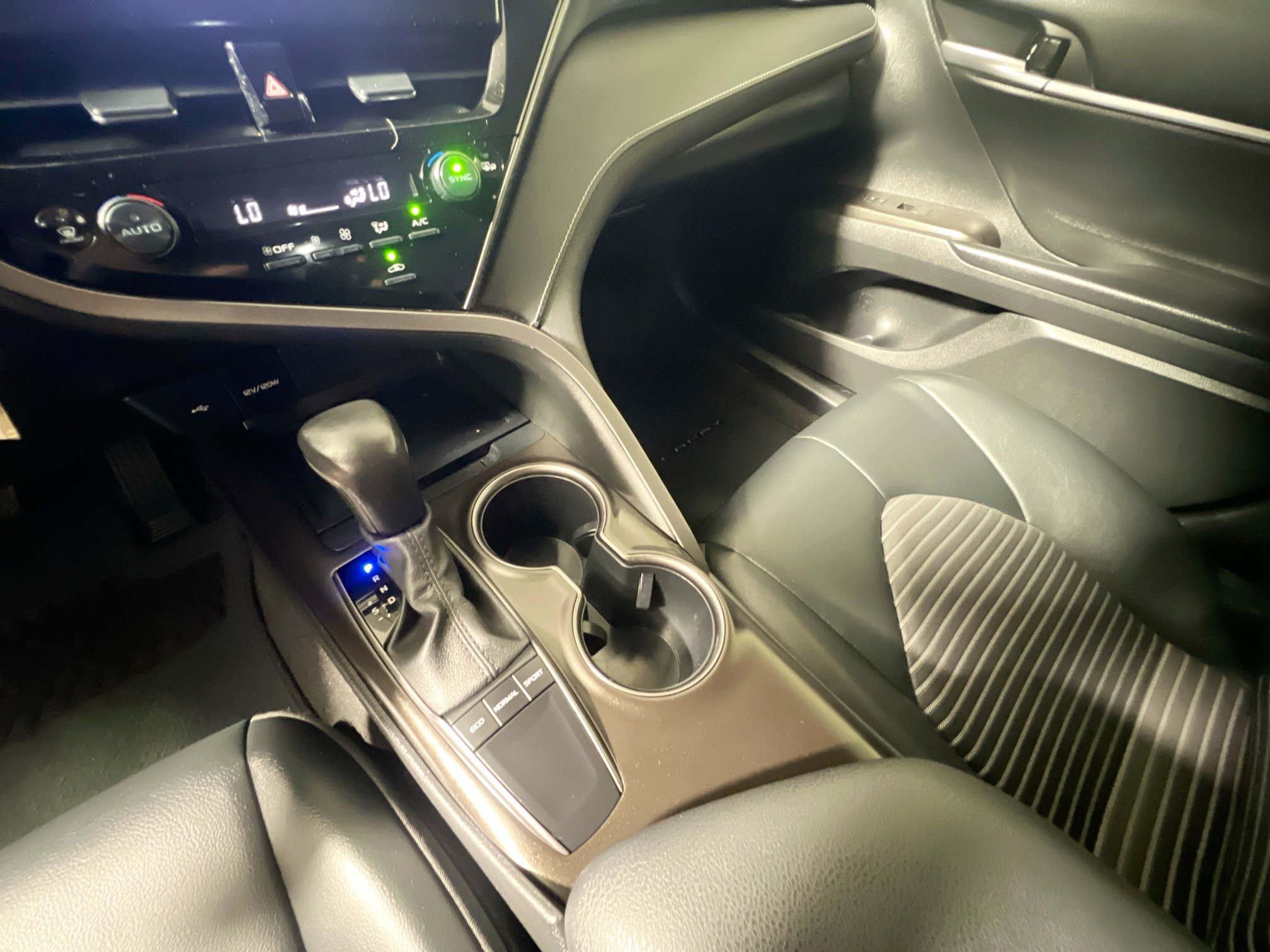 Used 2023 Toyota Camry SE image 25