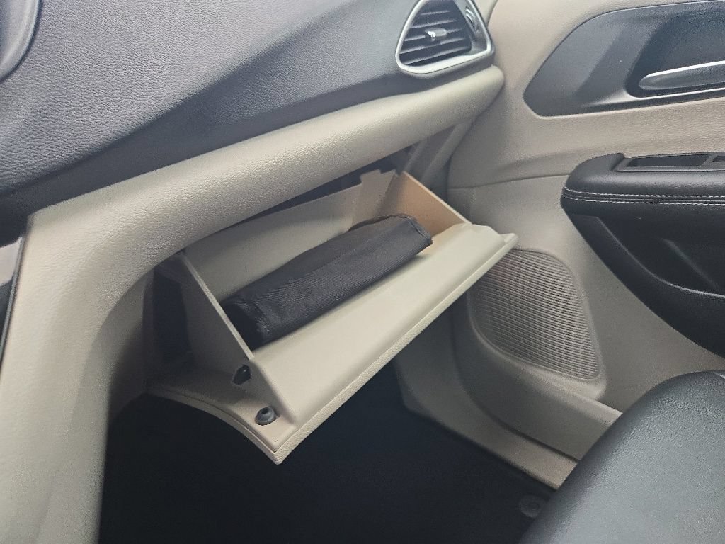 Used 2023 Chrysler Pacifica Touring-L FWD image 19