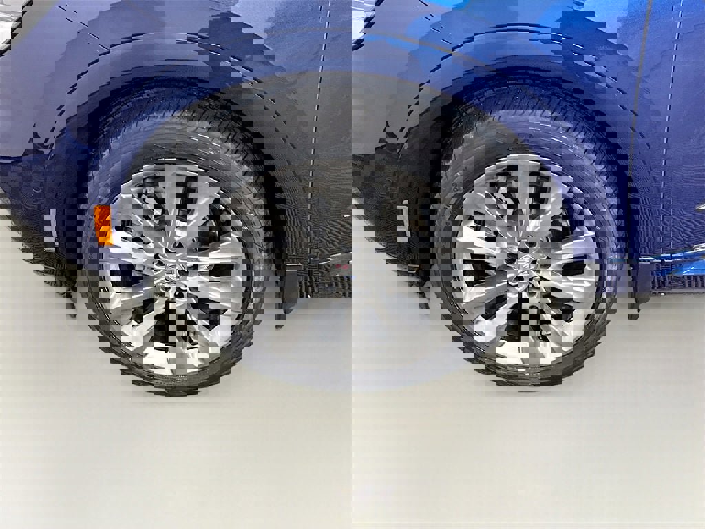 Used 2023 Buick Envision Avenir image 26