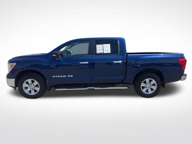 Used 2018 Nissan Titan SV image 2