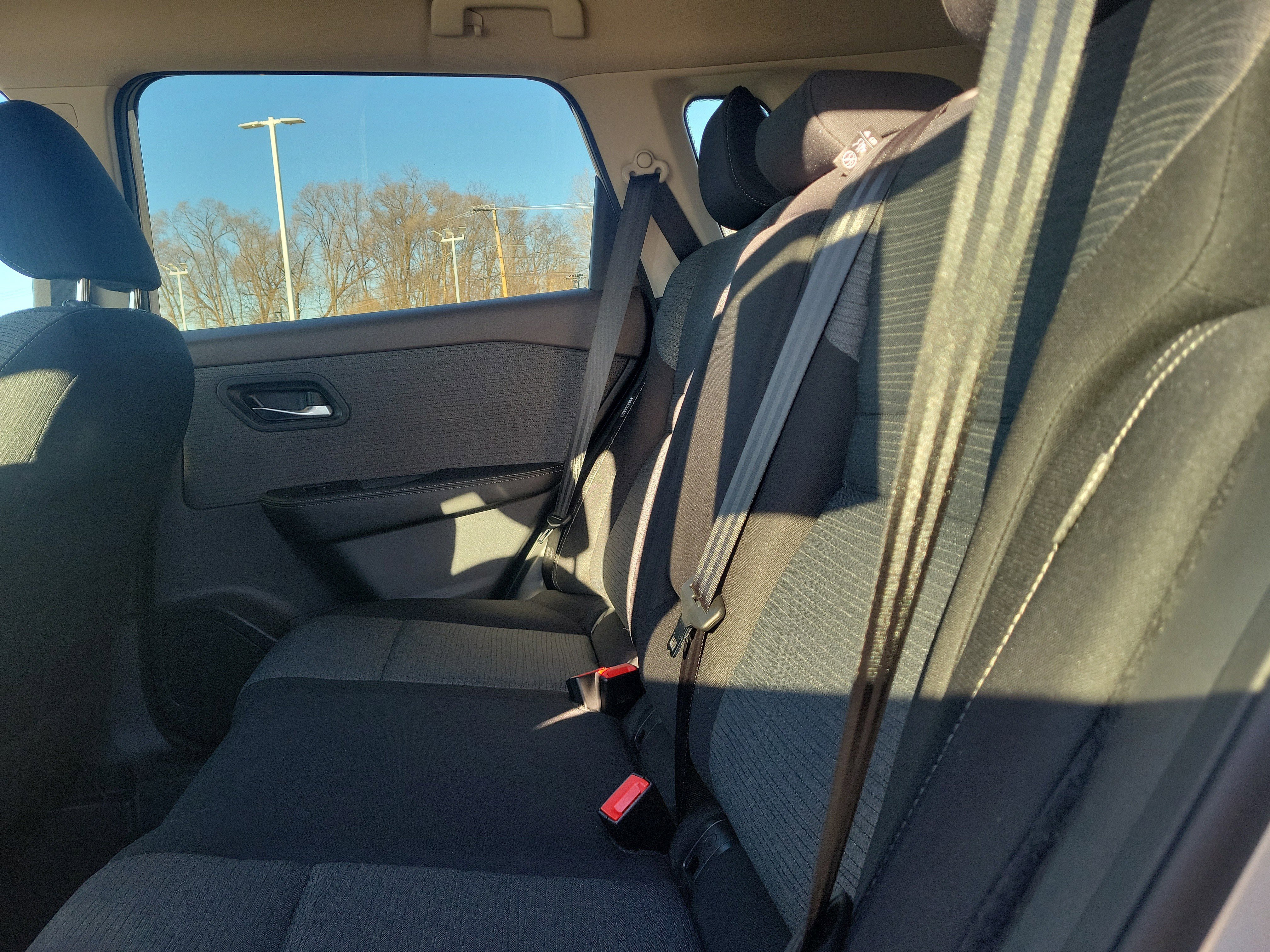 Used 2022 Nissan Rogue SV image 9