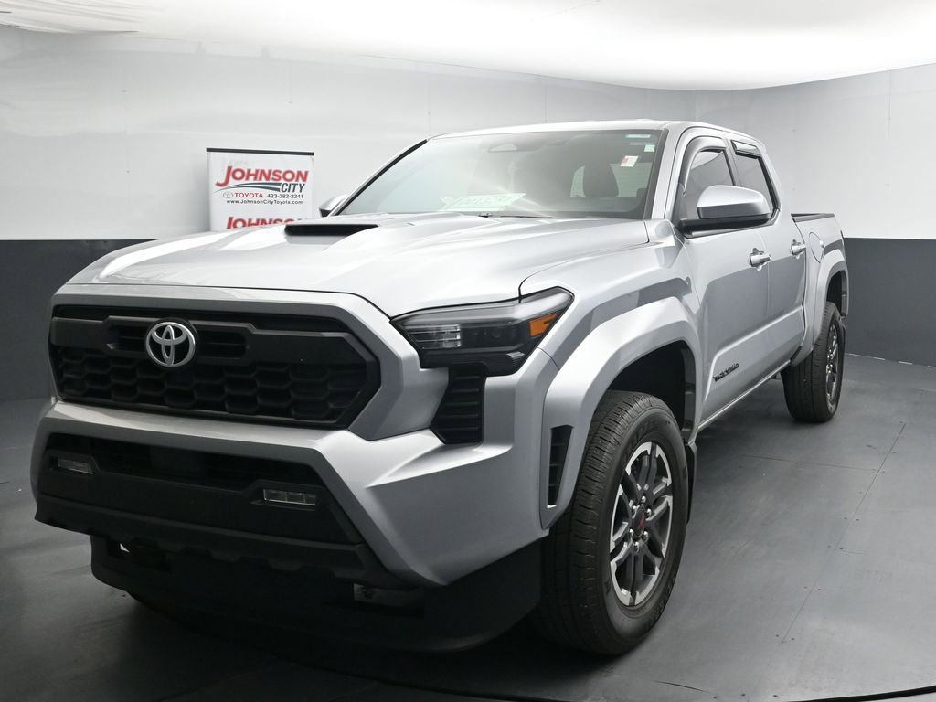 Used 2025 Toyota Tacoma TRD Sport AWD/4WD image 4