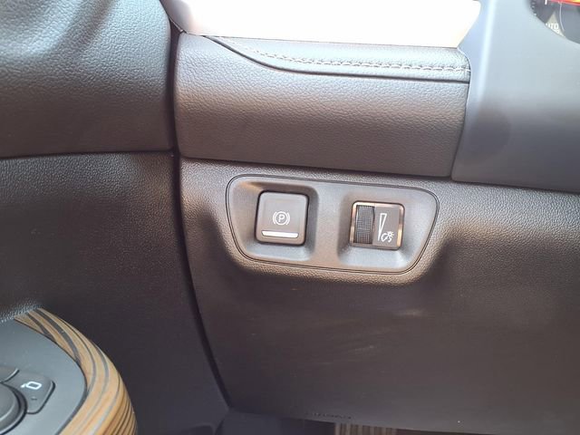 Used 2023 GMC Acadia SLE w/ Driver Convenience Package FWD image 16