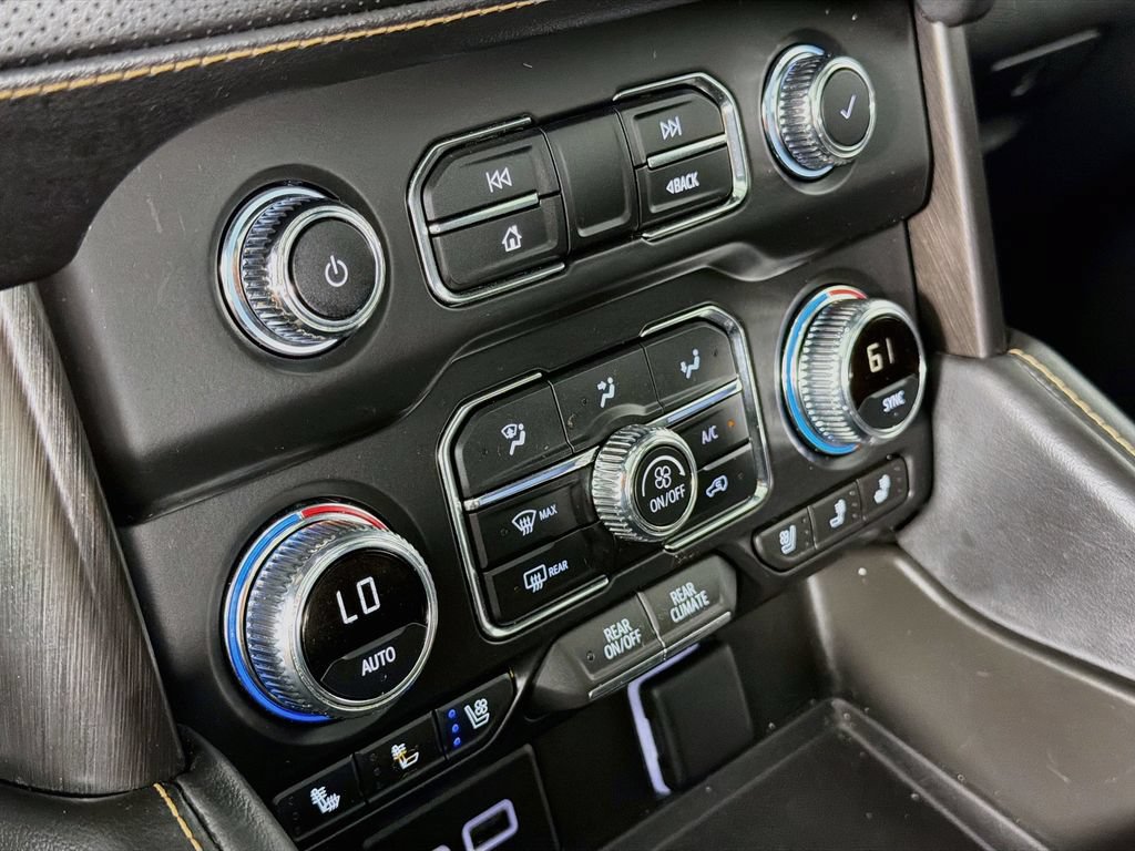 Used 2024 GMC Yukon XL AT4 w/ Technology Package AWD/4WD image 16