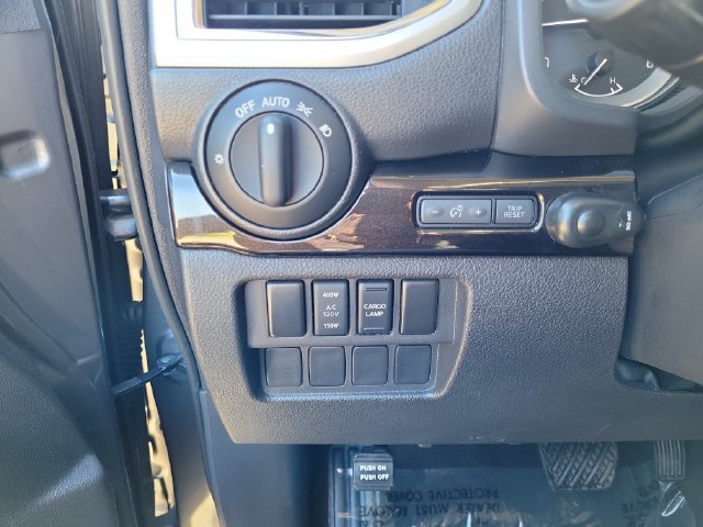 Used 2019 Nissan Titan SV w/ SV Convenience Package AWD/4WD image 20